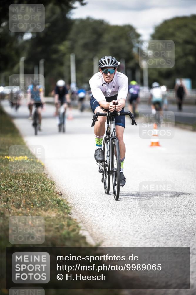16.08.2026 - KN Förde Triathlon 2026 H.Heesch http://msf.ph/oto/9989065 16.08.2026 13:18:43 Radfahren 559, 566, 592, 597, 603, 609, 715, 718 meine-sportfotos.de
