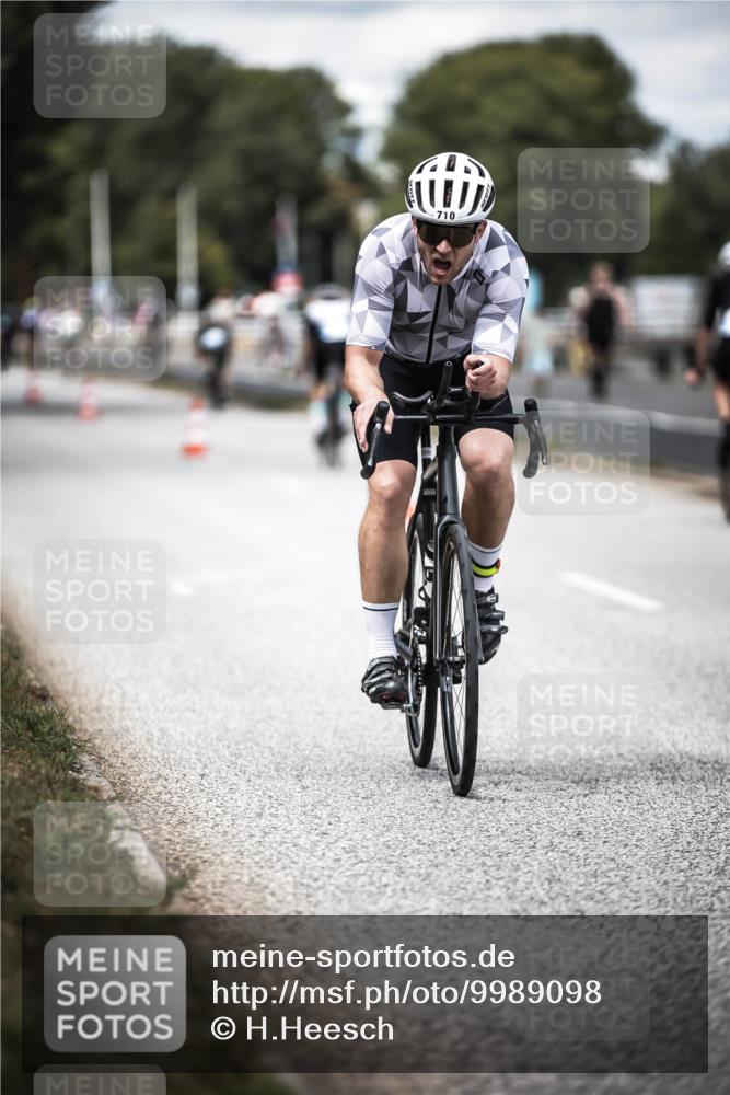 16.08.2026 - KN Förde Triathlon 2026 H.Heesch http://msf.ph/oto/9989098 16.08.2026 13:18:51 Radfahren 565, 609, 704 meine-sportfotos.de