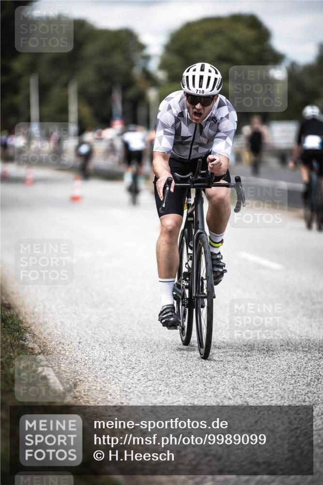 16.08.2026 - KN Förde Triathlon 2026 H.Heesch http://msf.ph/oto/9989099 16.08.2026 13:18:51 Radfahren 565, 609, 704 meine-sportfotos.de