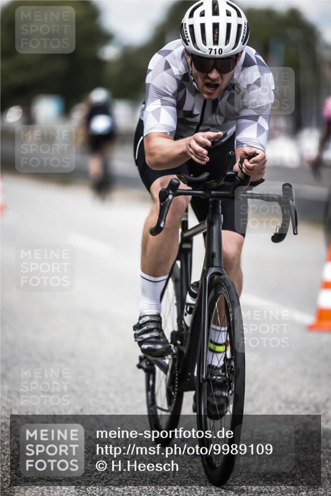 16.08.2026 - KN Förde Triathlon 2026 H.Heesch http://msf.ph/oto/9989109 16.08.2026 13:18:51 Radfahren 565, 609, 704 meine-sportfotos.de
