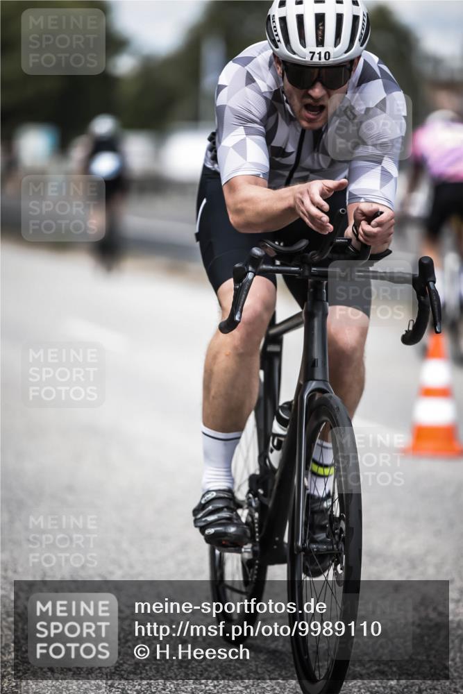 16.08.2026 - KN Förde Triathlon 2026 H.Heesch http://msf.ph/oto/9989110 16.08.2026 13:18:51 Radfahren 565, 609, 704 meine-sportfotos.de