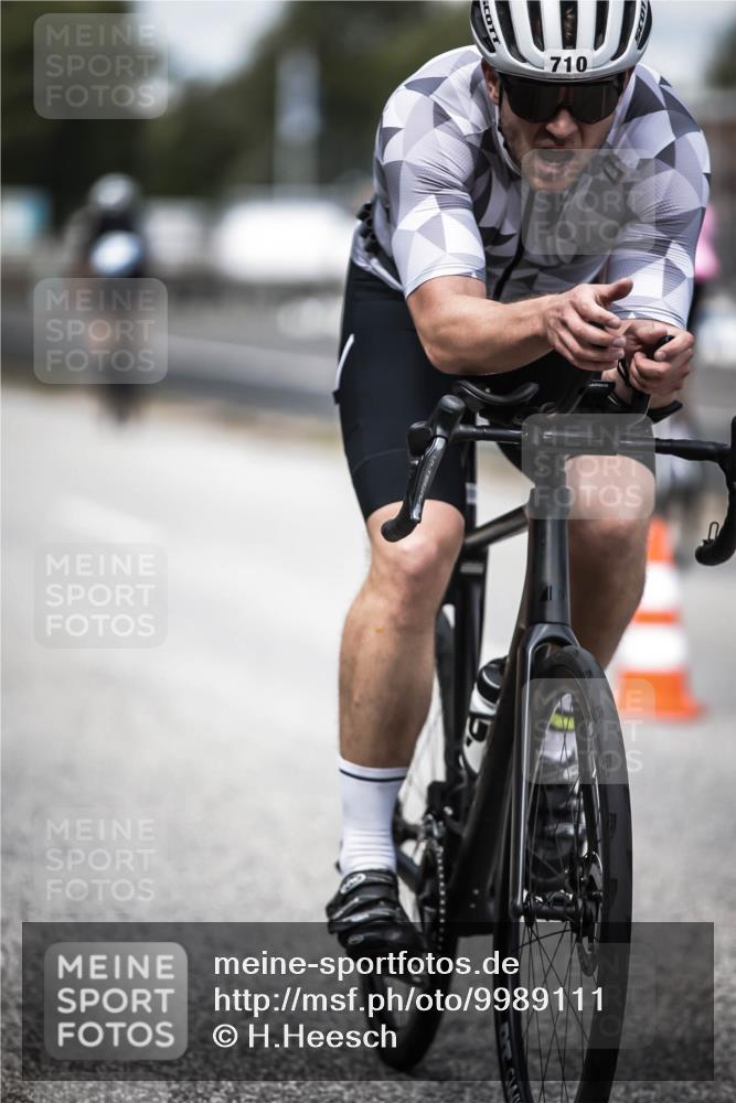 16.08.2026 - KN Förde Triathlon 2026 H.Heesch http://msf.ph/oto/9989111 16.08.2026 13:18:51 Radfahren 565, 609, 704 meine-sportfotos.de