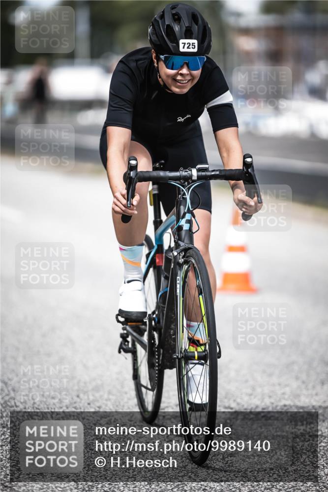 16.08.2026 - KN Förde Triathlon 2026 H.Heesch http://msf.ph/oto/9989140 16.08.2026 13:18:58 Radfahren 565, 704, 719, 725 meine-sportfotos.de