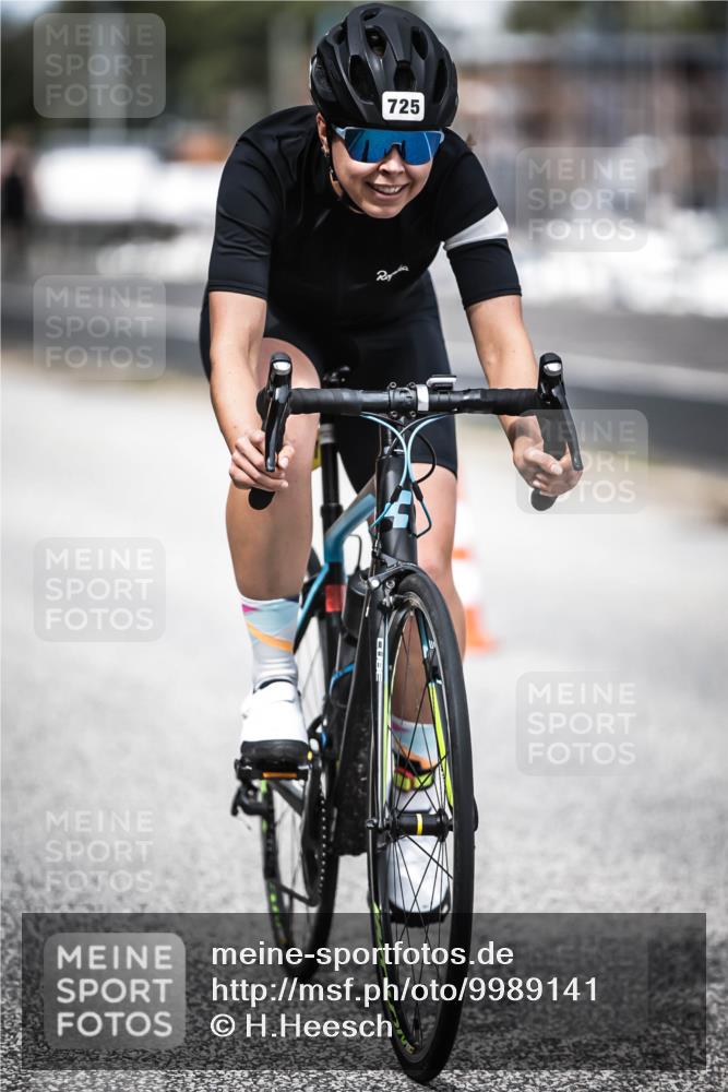 16.08.2026 - KN Förde Triathlon 2026 H.Heesch http://msf.ph/oto/9989141 16.08.2026 13:18:58 Radfahren 565, 704, 719, 725 meine-sportfotos.de
