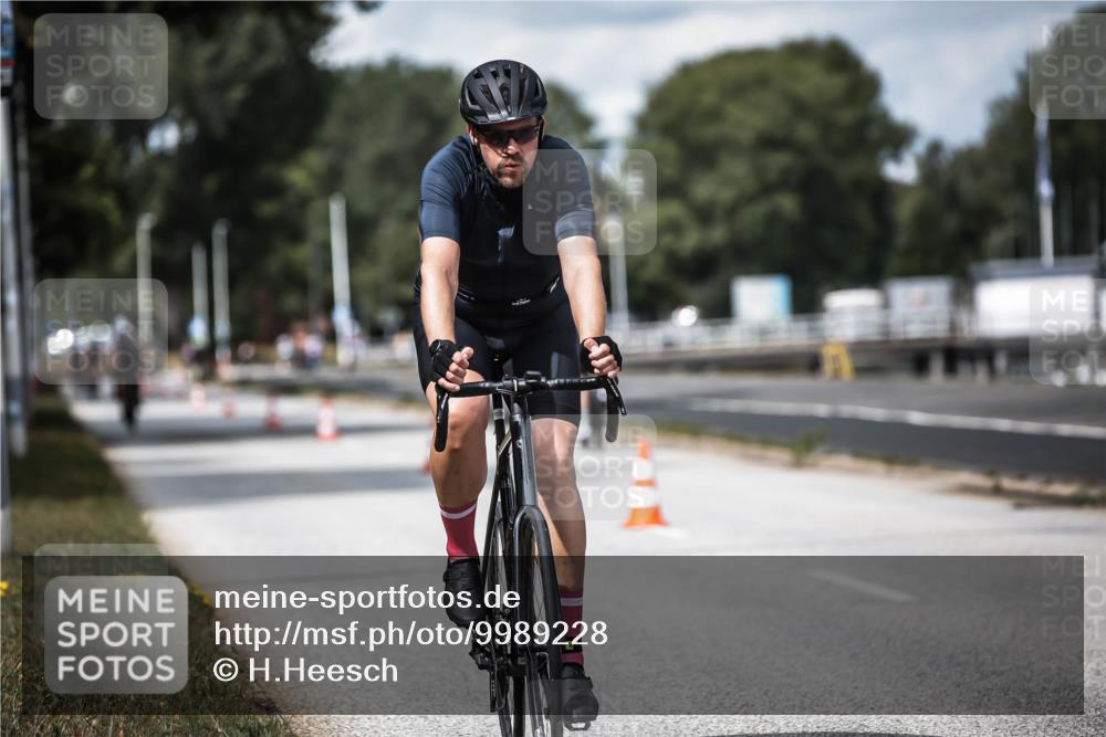 16.08.2026 - KN Förde Triathlon 2026 H.Heesch http://msf.ph/oto/9989228 16.08.2026 13:19:28 Radfahren 574, 701, 716, 735 meine-sportfotos.de