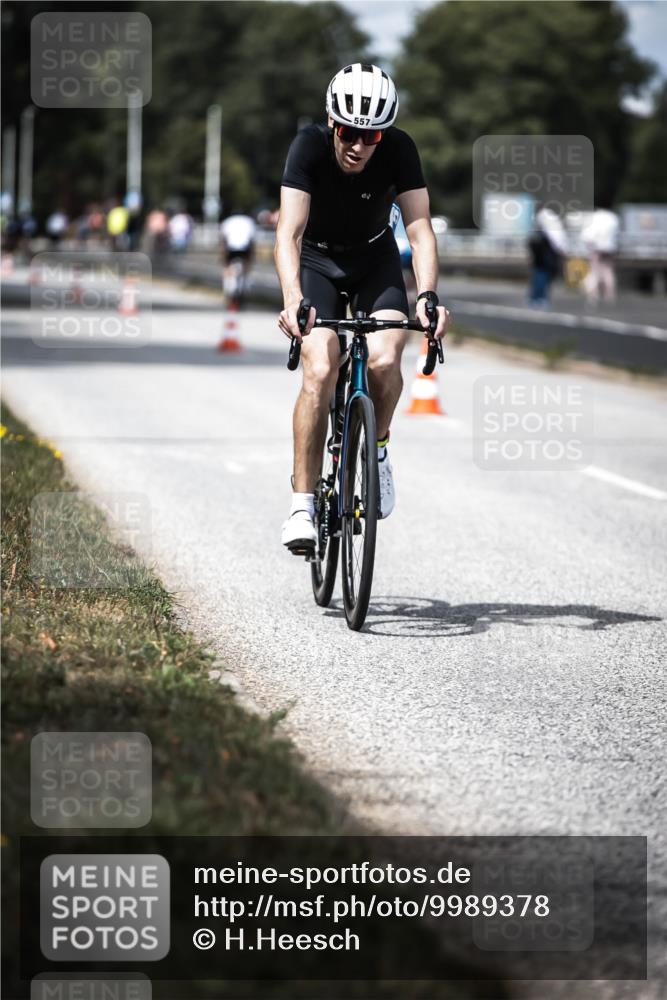 16.08.2026 - KN Förde Triathlon 2026 H.Heesch http://msf.ph/oto/9989378 16.08.2026 13:20:28 Radfahren 556, 588 meine-sportfotos.de