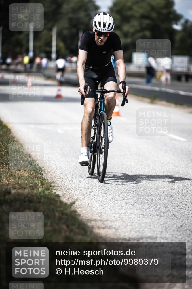 16.08.2026 - KN Förde Triathlon 2026 H.Heesch http://msf.ph/oto/9989379 16.08.2026 13:20:28 Radfahren 556, 588 meine-sportfotos.de