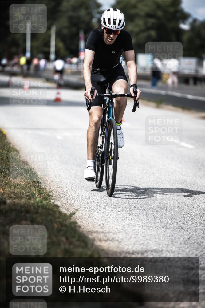 16.08.2026 - KN Förde Triathlon 2026 H.Heesch http://msf.ph/oto/9989380 16.08.2026 13:20:28 Radfahren 556, 588 meine-sportfotos.de