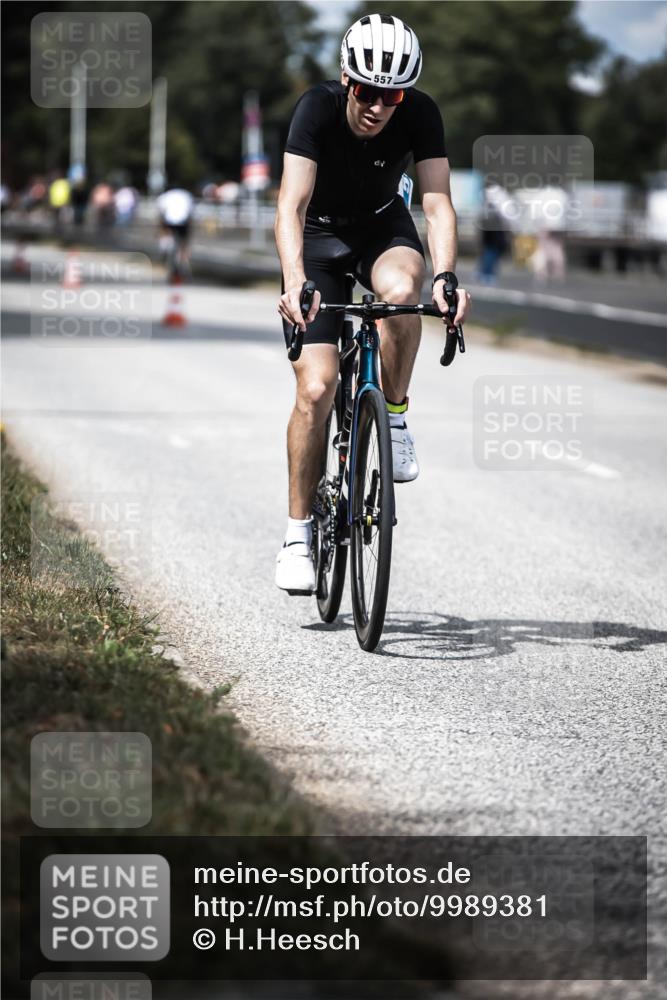 16.08.2026 - KN Förde Triathlon 2026 H.Heesch http://msf.ph/oto/9989381 16.08.2026 13:20:28 Radfahren 556, 588 meine-sportfotos.de