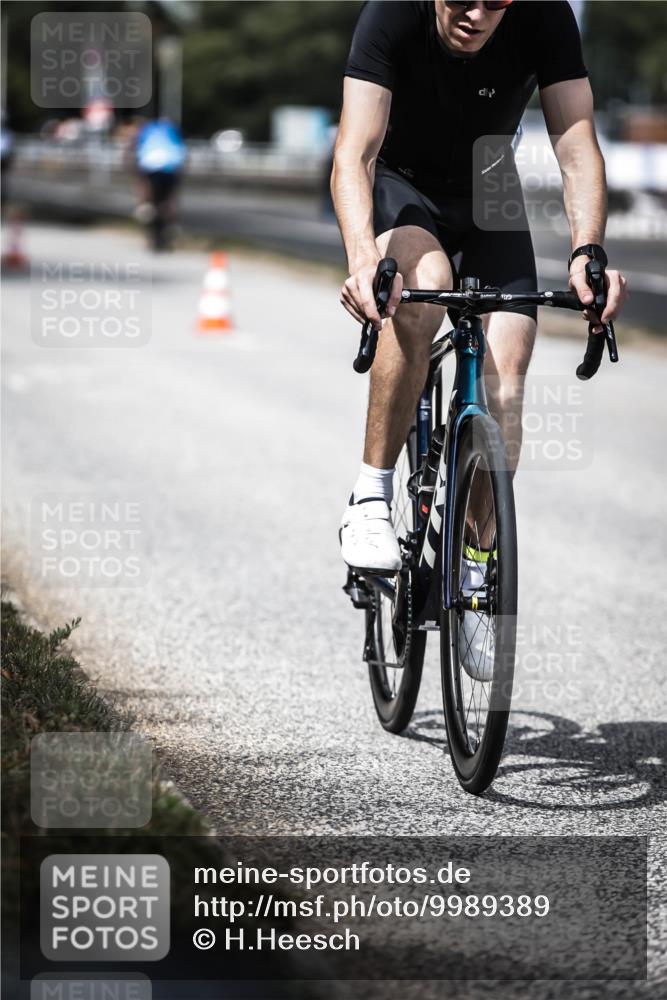 16.08.2026 - KN Förde Triathlon 2026 H.Heesch http://msf.ph/oto/9989389 16.08.2026 13:20:29 Radfahren 556, 588 meine-sportfotos.de