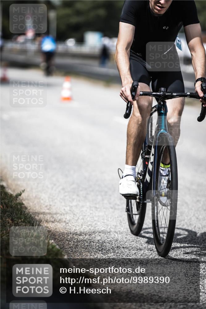 16.08.2026 - KN Förde Triathlon 2026 H.Heesch http://msf.ph/oto/9989390 16.08.2026 13:20:29 Radfahren 556, 588 meine-sportfotos.de