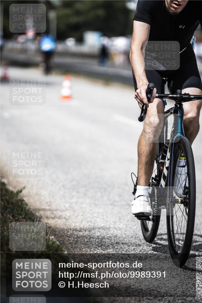 16.08.2026 - KN Förde Triathlon 2026 H.Heesch http://msf.ph/oto/9989391 16.08.2026 13:20:29 Radfahren 556, 588 meine-sportfotos.de