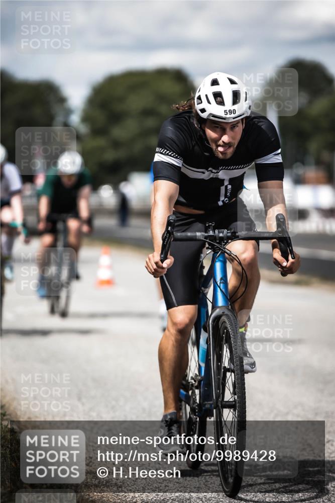 16.08.2026 - KN Förde Triathlon 2026 H.Heesch http://msf.ph/oto/9989428 16.08.2026 13:20:56 Radfahren 544, 581, 589, 602, 607, 720 meine-sportfotos.de
