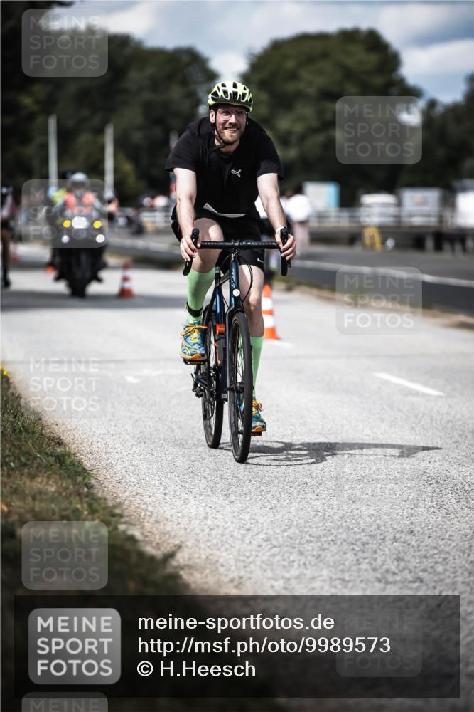 16.08.2026 - KN Förde Triathlon 2026 H.Heesch http://msf.ph/oto/9989573 16.08.2026 13:21:42 Radfahren 595, 704, 705, 730, 736 meine-sportfotos.de