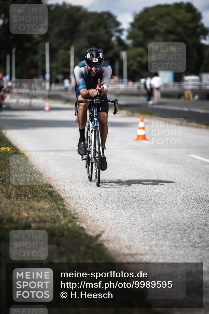 16.08.2026 - KN Förde Triathlon 2026 H.Heesch http://msf.ph/oto/9989595 16.08.2026 13:21:44 Radfahren 595, 704, 705, 730 meine-sportfotos.de