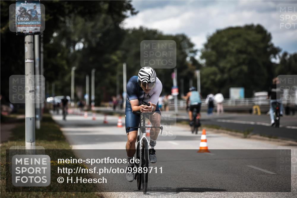 16.08.2026 - KN Förde Triathlon 2026 H.Heesch http://msf.ph/oto/9989711 16.08.2026 13:22:21 Radfahren 548, 599 meine-sportfotos.de