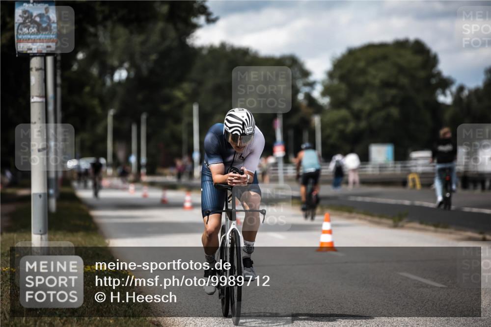 16.08.2026 - KN Förde Triathlon 2026 H.Heesch http://msf.ph/oto/9989712 16.08.2026 13:22:21 Radfahren 548, 599 meine-sportfotos.de