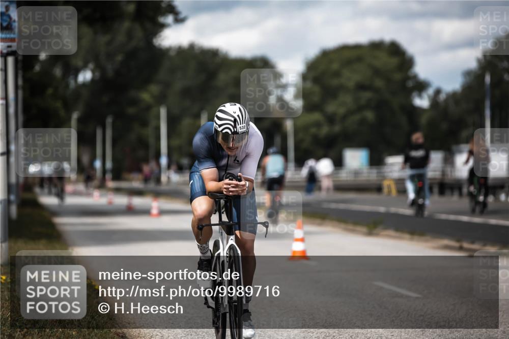 16.08.2026 - KN Förde Triathlon 2026 H.Heesch http://msf.ph/oto/9989716 16.08.2026 13:22:21 Radfahren 548, 599 meine-sportfotos.de