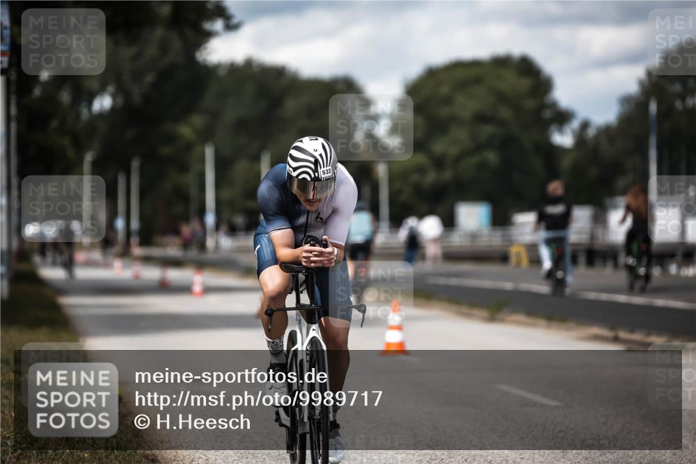 16.08.2026 - KN Förde Triathlon 2026 H.Heesch http://msf.ph/oto/9989717 16.08.2026 13:22:21 Radfahren 548, 599 meine-sportfotos.de