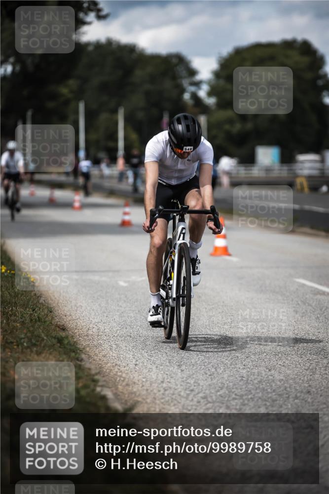 16.08.2026 - KN Förde Triathlon 2026 H.Heesch http://msf.ph/oto/9989758 16.08.2026 13:22:37 Radfahren 601, 721, 737 meine-sportfotos.de