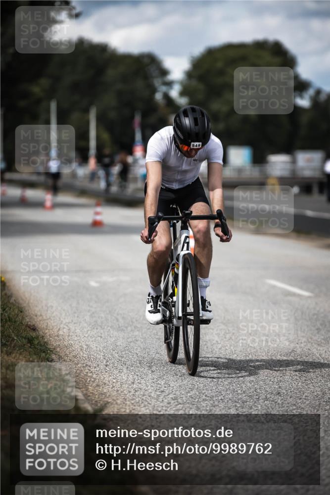 16.08.2026 - KN Förde Triathlon 2026 H.Heesch http://msf.ph/oto/9989762 16.08.2026 13:22:37 Radfahren 601, 721, 737 meine-sportfotos.de