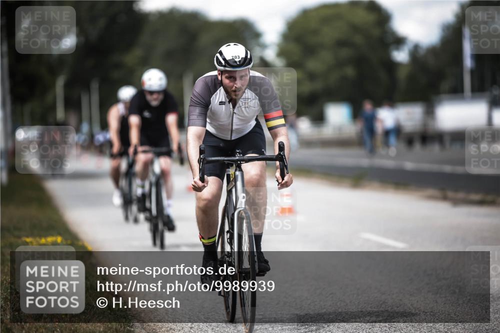 16.08.2026 - KN Förde Triathlon 2026 H.Heesch http://msf.ph/oto/9989939 16.08.2026 13:23:39 Radfahren 596, 608, 740, 747 meine-sportfotos.de