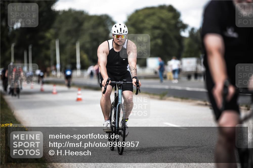 16.08.2026 - KN Förde Triathlon 2026 H.Heesch http://msf.ph/oto/9989957 16.08.2026 13:23:41 Radfahren 596, 608, 740, 747 meine-sportfotos.de