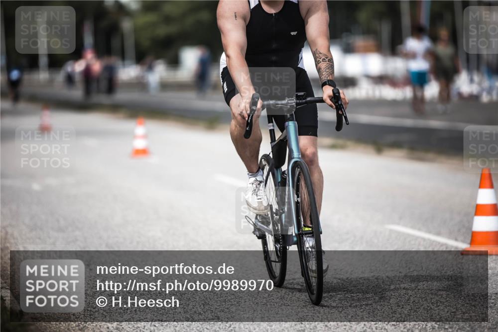 16.08.2026 - KN Förde Triathlon 2026 H.Heesch http://msf.ph/oto/9989970 16.08.2026 13:23:41 Radfahren 596, 608, 740, 747 meine-sportfotos.de