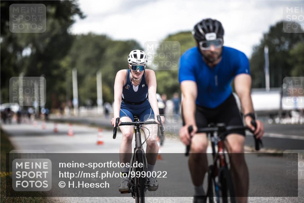 16.08.2026 - KN Förde Triathlon 2026 H.Heesch http://msf.ph/oto/9990022 16.08.2026 13:23:51 Radfahren 517, 535, 545, 578, 581, 589, 729, 746 meine-sportfotos.de