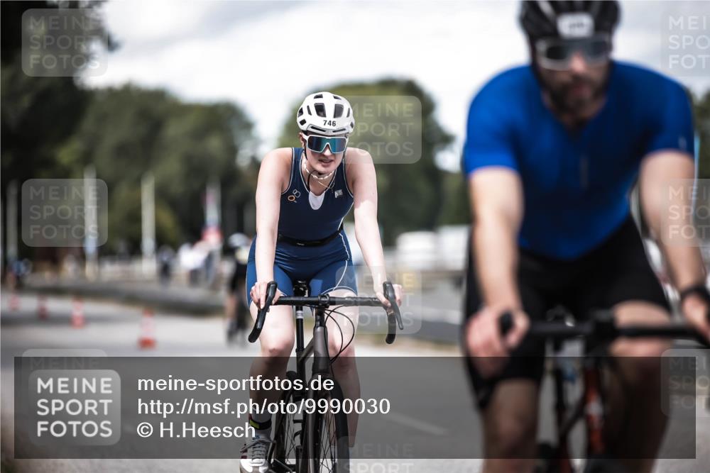 16.08.2026 - KN Förde Triathlon 2026 H.Heesch http://msf.ph/oto/9990030 16.08.2026 13:23:51 Radfahren 517, 535, 545, 578, 581, 589, 729, 746 meine-sportfotos.de
