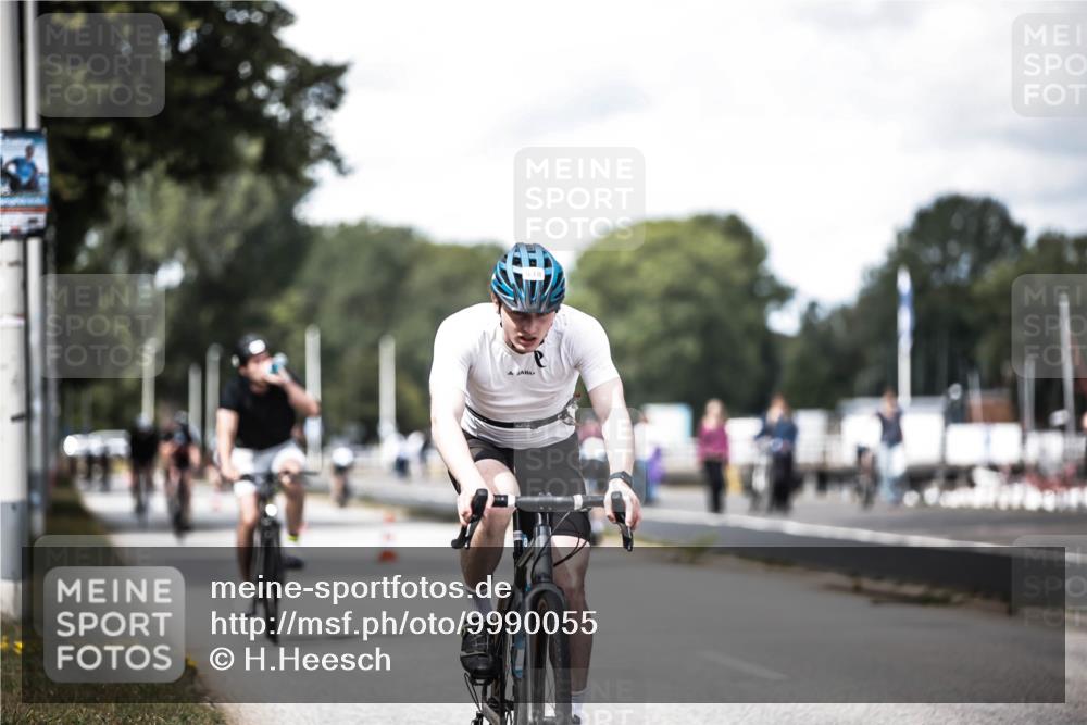 16.08.2026 - KN Förde Triathlon 2026 H.Heesch http://msf.ph/oto/9990055 16.08.2026 13:24:09 Radfahren 572, 585, 732 meine-sportfotos.de
