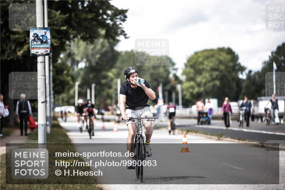 16.08.2026 - KN Förde Triathlon 2026 H.Heesch http://msf.ph/oto/9990063 16.08.2026 13:24:10 Radfahren 572, 585, 732, 736 meine-sportfotos.de