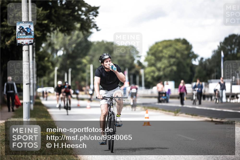 16.08.2026 - KN Förde Triathlon 2026 H.Heesch http://msf.ph/oto/9990065 16.08.2026 13:24:10 Radfahren 572, 585, 732, 736 meine-sportfotos.de