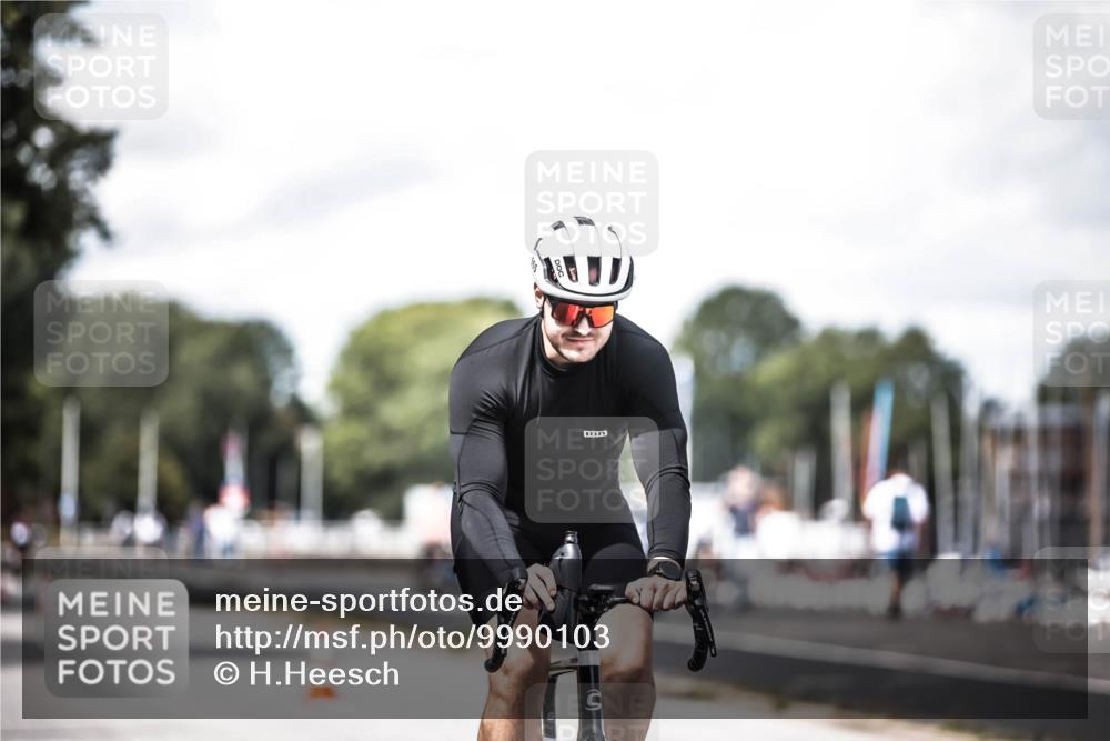 16.08.2026 - KN Förde Triathlon 2026 H.Heesch http://msf.ph/oto/9990103 16.08.2026 13:24:17 Radfahren 531, 585, 724, 732, 736 meine-sportfotos.de