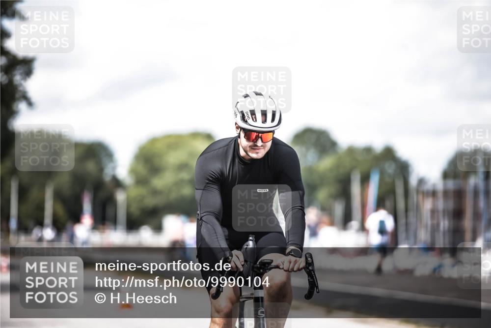 16.08.2026 - KN Förde Triathlon 2026 H.Heesch http://msf.ph/oto/9990104 16.08.2026 13:24:17 Radfahren 531, 585, 724, 732, 736 meine-sportfotos.de