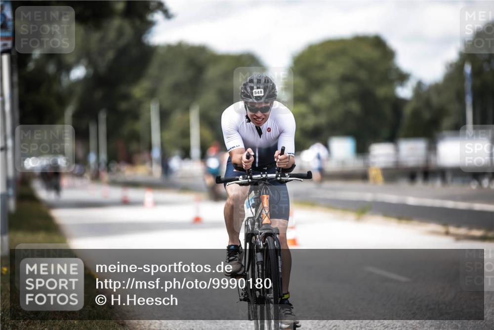 16.08.2026 - KN Förde Triathlon 2026 H.Heesch http://msf.ph/oto/9990180 16.08.2026 13:24:56 Radfahren 546, 561 meine-sportfotos.de