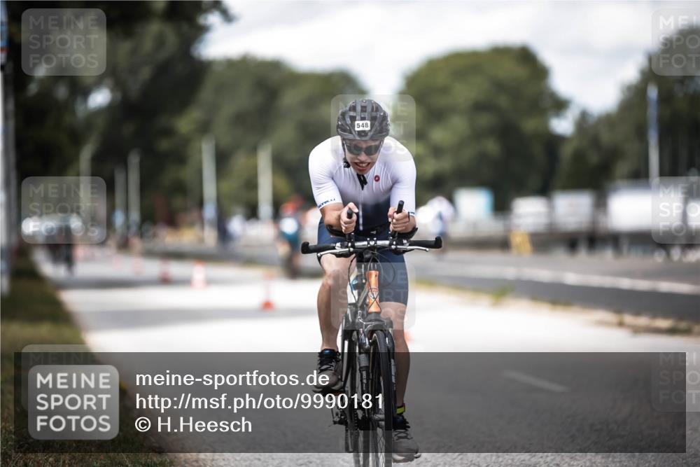 16.08.2026 - KN Förde Triathlon 2026 H.Heesch http://msf.ph/oto/9990181 16.08.2026 13:24:56 Radfahren 546, 561 meine-sportfotos.de
