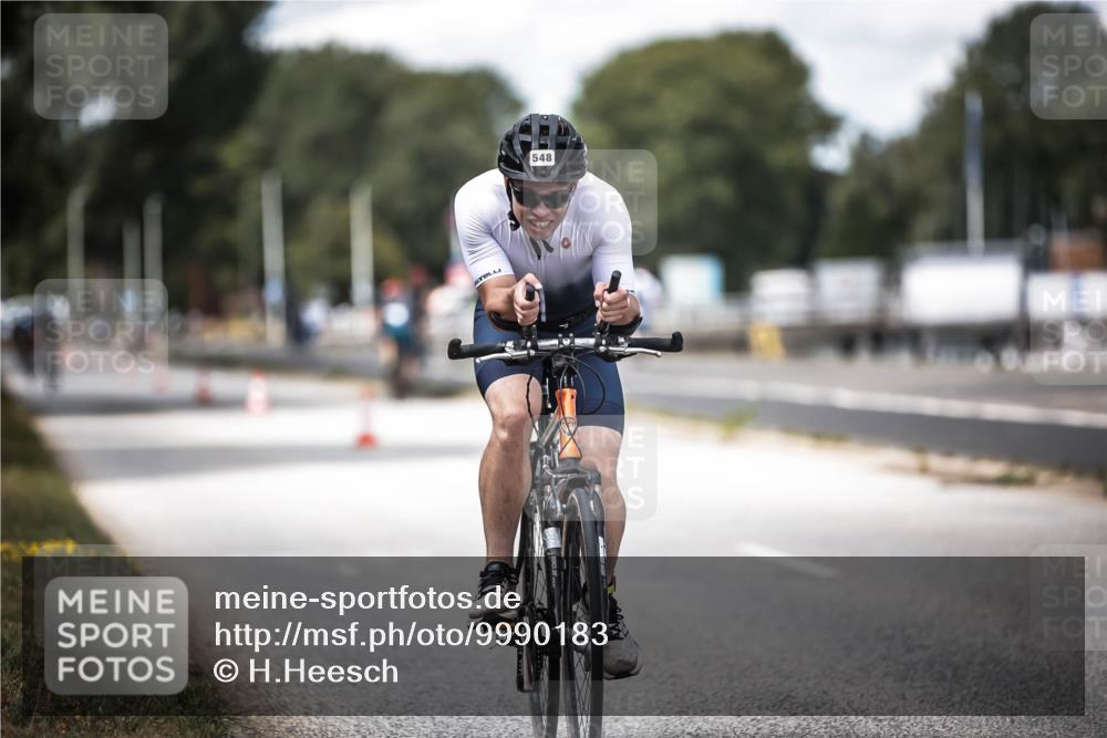 16.08.2026 - KN Förde Triathlon 2026 H.Heesch http://msf.ph/oto/9990183 16.08.2026 13:24:56 Radfahren 546, 561 meine-sportfotos.de