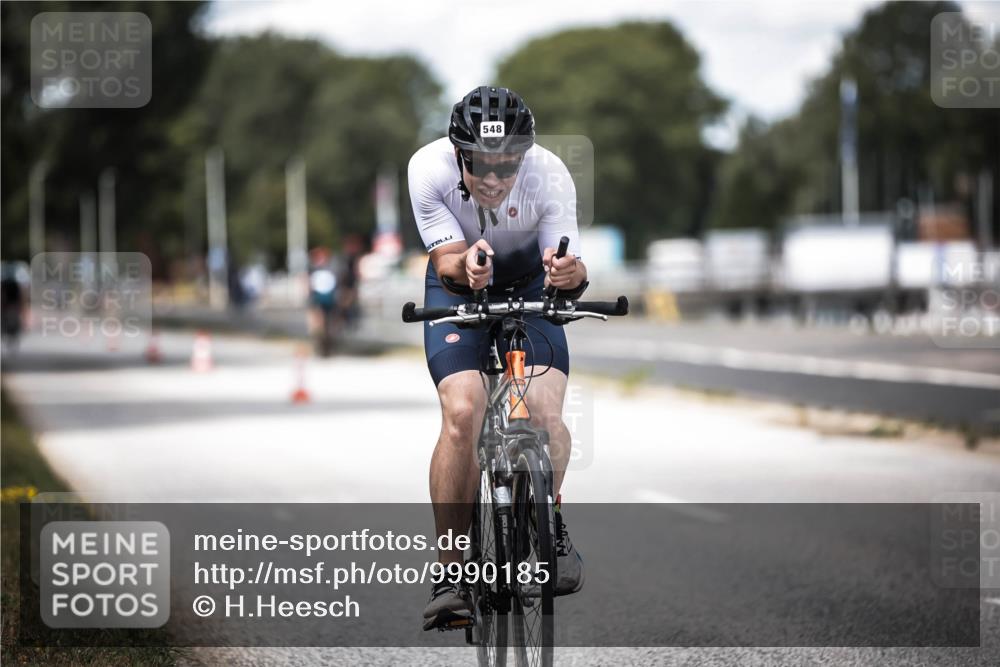 16.08.2026 - KN Förde Triathlon 2026 H.Heesch http://msf.ph/oto/9990185 16.08.2026 13:24:56 Radfahren 546, 561 meine-sportfotos.de