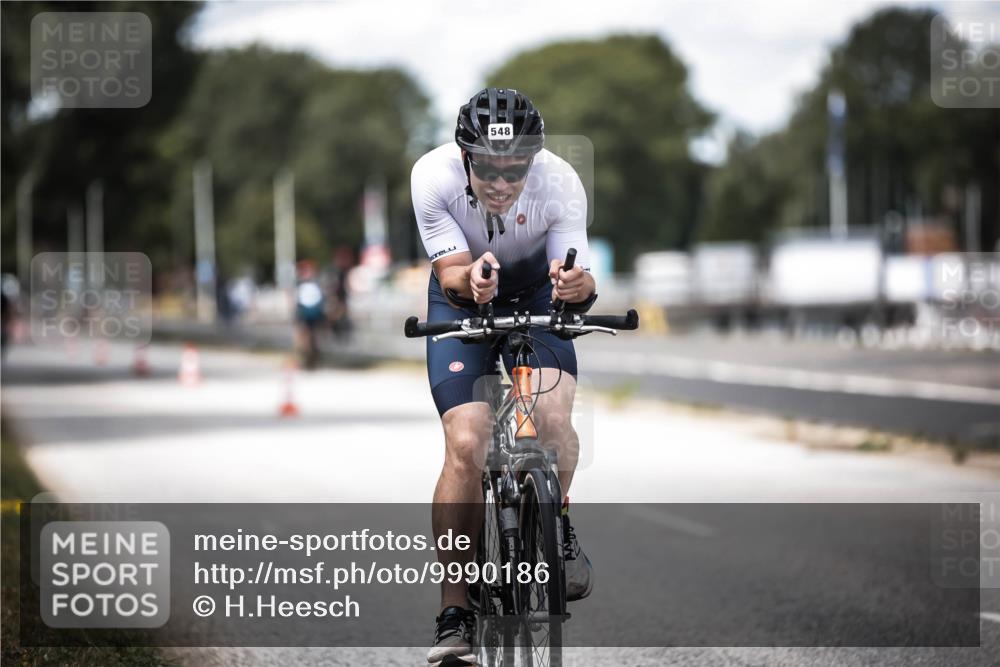 16.08.2026 - KN Förde Triathlon 2026 H.Heesch http://msf.ph/oto/9990186 16.08.2026 13:24:56 Radfahren 546, 561 meine-sportfotos.de