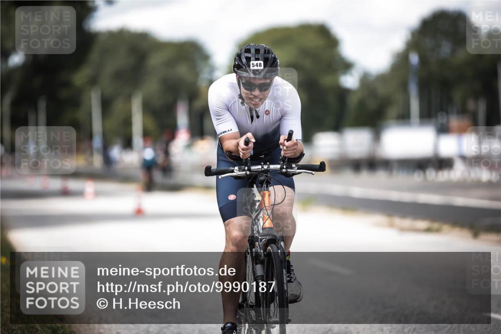 16.08.2026 - KN Förde Triathlon 2026 H.Heesch http://msf.ph/oto/9990187 16.08.2026 13:24:56 Radfahren 546, 561 meine-sportfotos.de