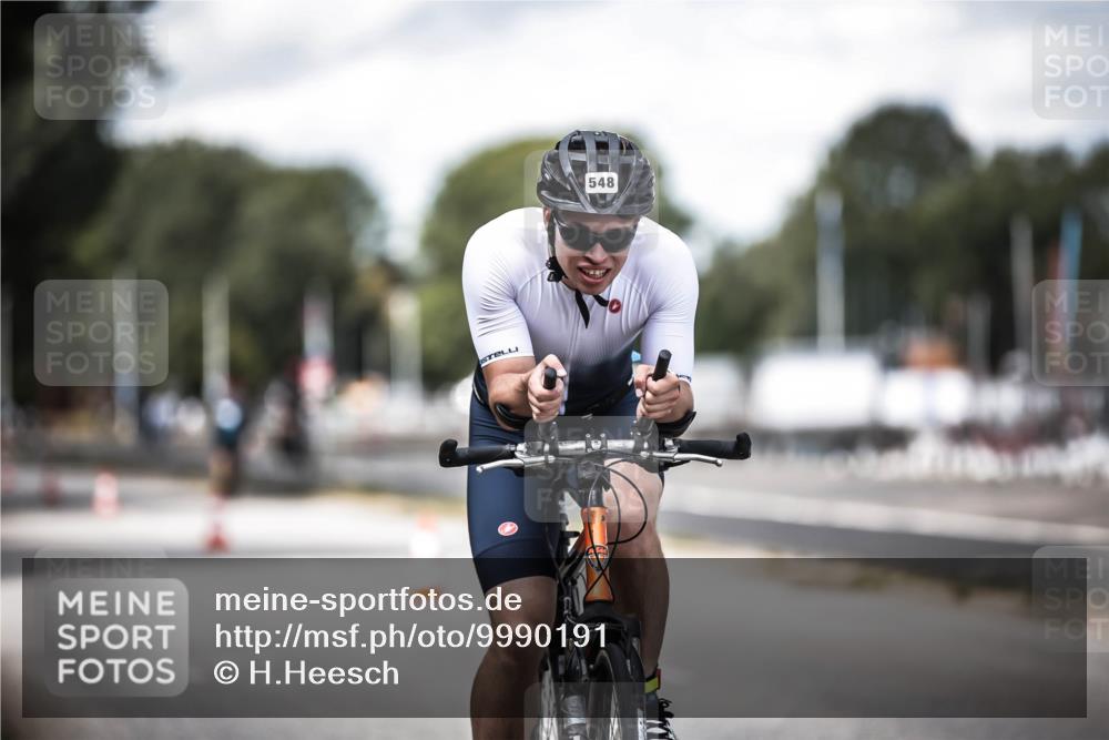 16.08.2026 - KN Förde Triathlon 2026 H.Heesch http://msf.ph/oto/9990191 16.08.2026 13:24:56 Radfahren 546, 561 meine-sportfotos.de