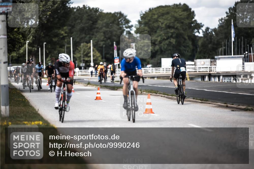 16.08.2026 - KN Förde Triathlon 2026 H.Heesch http://msf.ph/oto/9990246 16.08.2026 13:25:27 Radfahren 717, 734 meine-sportfotos.de