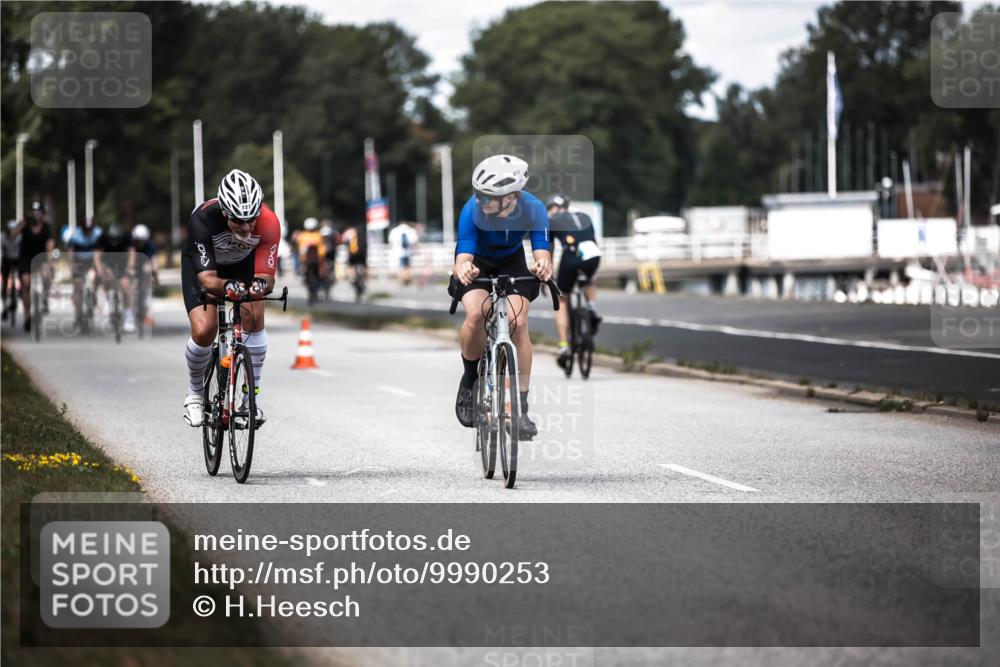 16.08.2026 - KN Förde Triathlon 2026 H.Heesch http://msf.ph/oto/9990253 16.08.2026 13:25:27 Radfahren 717, 734 meine-sportfotos.de