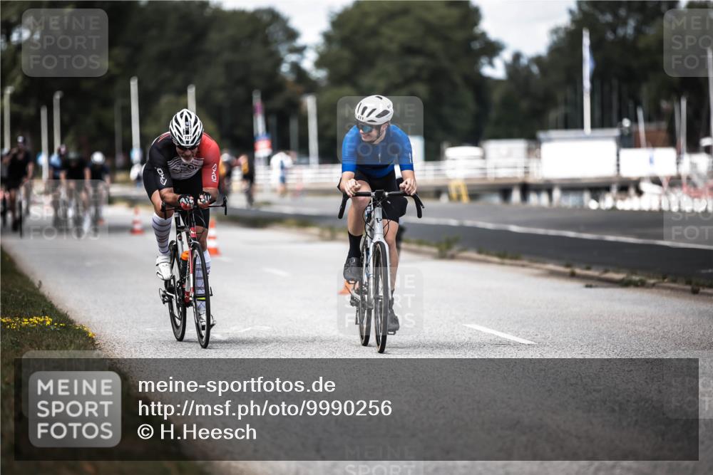 16.08.2026 - KN Förde Triathlon 2026 H.Heesch http://msf.ph/oto/9990256 16.08.2026 13:25:27 Radfahren 717, 734 meine-sportfotos.de