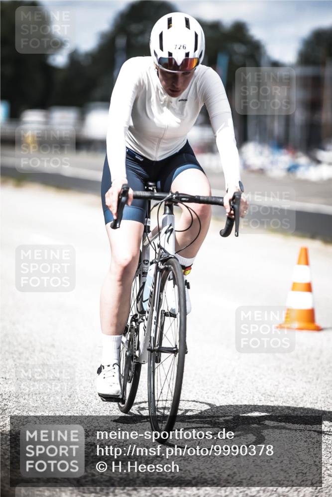 16.08.2026 - KN Förde Triathlon 2026 H.Heesch http://msf.ph/oto/9990378 16.08.2026 13:25:58 Radfahren 726 meine-sportfotos.de
