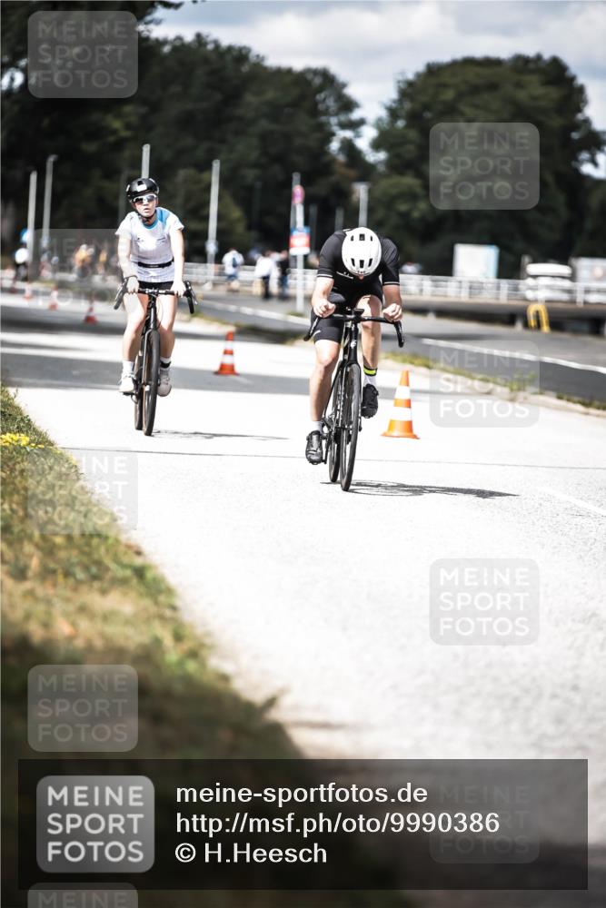16.08.2026 - KN Förde Triathlon 2026 H.Heesch http://msf.ph/oto/9990386 16.08.2026 13:26:01 Radfahren 726, 731 meine-sportfotos.de
