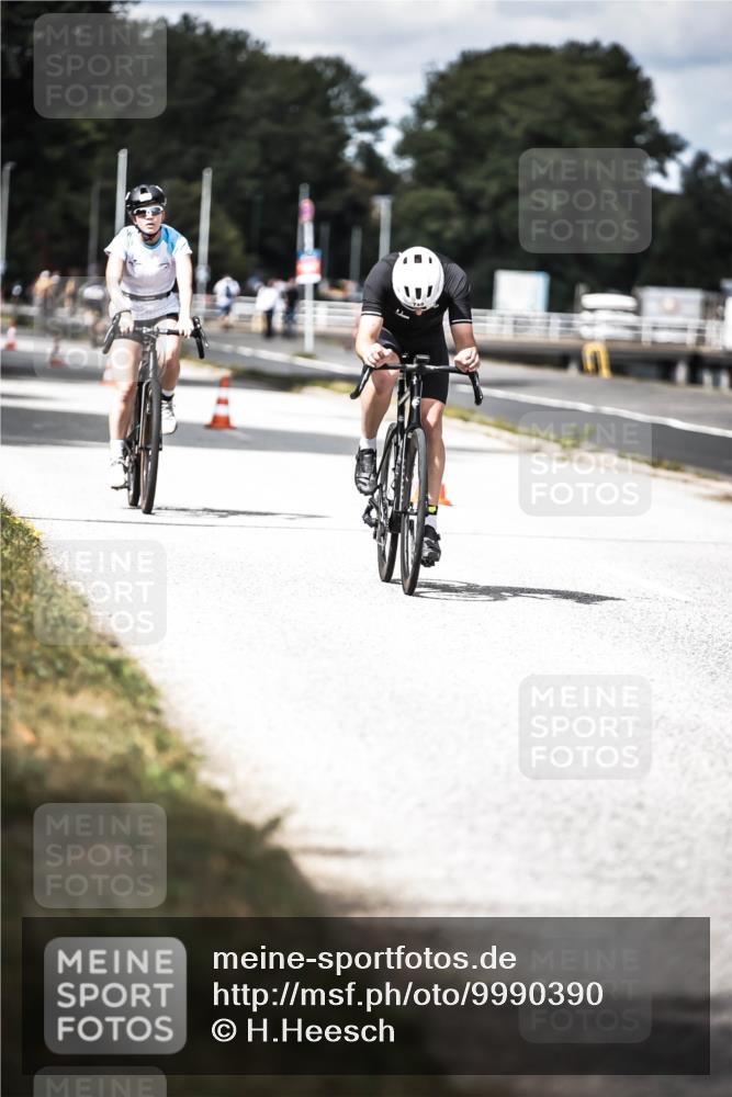 16.08.2026 - KN Förde Triathlon 2026 H.Heesch http://msf.ph/oto/9990390 16.08.2026 13:26:01 Radfahren 726, 731 meine-sportfotos.de