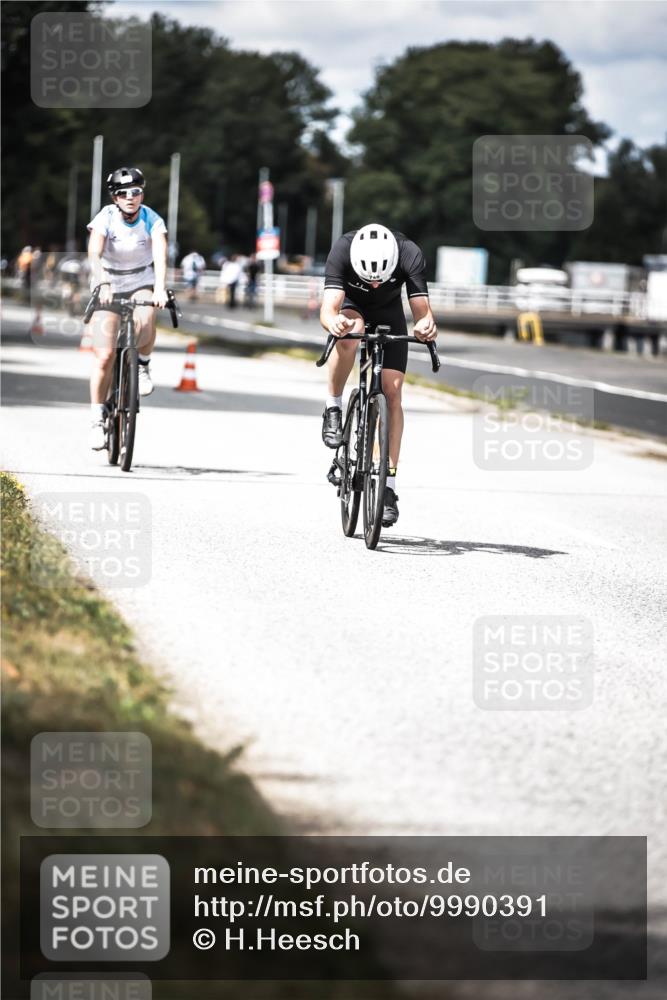 16.08.2026 - KN Förde Triathlon 2026 H.Heesch http://msf.ph/oto/9990391 16.08.2026 13:26:01 Radfahren 726, 731 meine-sportfotos.de