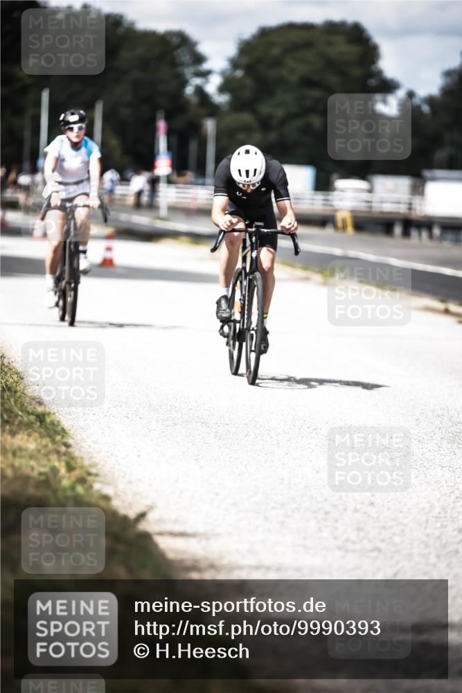 16.08.2026 - KN Förde Triathlon 2026 H.Heesch http://msf.ph/oto/9990393 16.08.2026 13:26:01 Radfahren 726, 731 meine-sportfotos.de